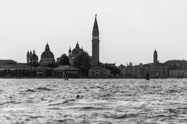 イタリア ヴェネツィア ブラック ホワイト ブラーノ島の都市景観 — ストック写真