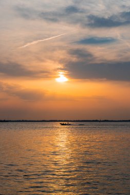 Sakin günbatımı ve deniz, Murano-Burano 