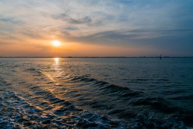 Sakin günbatımı ve deniz, Murano-Burano 