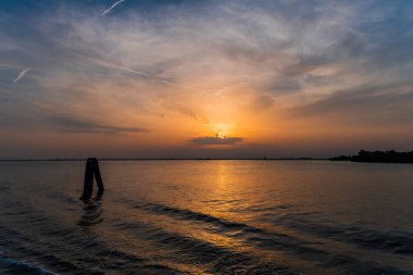 Sakin günbatımı ve deniz, Murano-Burano 