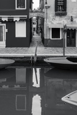 Venedik, İtalya, 1. Venezuela Belediyesi, Murano-Burano, evlerin ve su kanallarının siyah beyaz fotoğrafları 