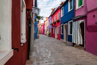 Geleneksel Venedik mimarisi, Belediye 1 Venezuela, Murano-Burano renkli evler 