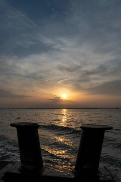 宁静的落日和大海 穆拉诺 布拉诺 — 图库照片
