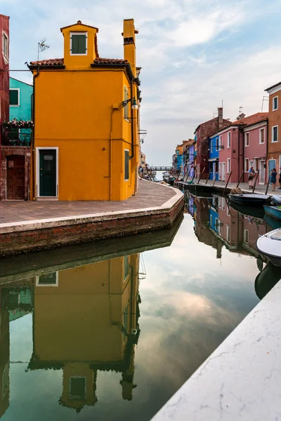 Traditionele Venetiaanse Architectuur Gemeente Venezia Murano Burano Kleurrijke Huizen Waterkanaal — Stockfoto