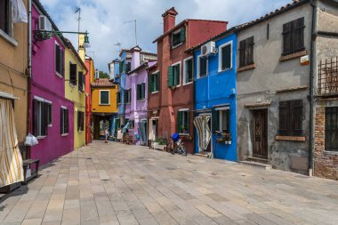 Geleneksel Venedik mimarisi, Belediye 1 Venezuela, Murano-Burano renkli evler 