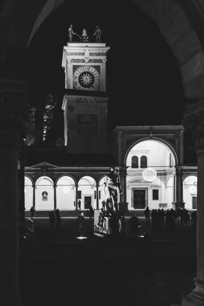 Staré Budovy Města Udine Zdobené Vánoční Osvětlení — Stock fotografie