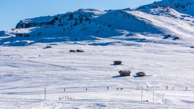 Dolomitler 'deki Seiser Alm ya da Alpe di Siusi' nin Panorama görüntüsü, İtalya.