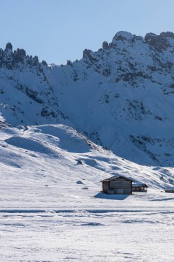 Dolomitler 'deki Seiser Alm ya da Alpe di Siusi' nin Panorama görüntüsü, İtalya.