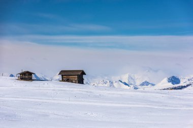 Dolomitler 'deki Seiser Alm ya da Alpe di Siusi' nin Panorama görüntüsü, İtalya.