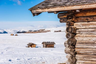 Dolomitler 'deki Seiser Alm ya da Alpe di Siusi' nin Panorama görüntüsü, İtalya.