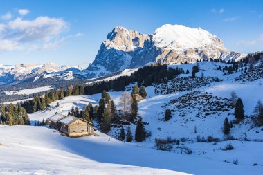Dolomitler 'deki Seiser Alm ya da Alpe di Siusi' nin Panorama görüntüsü, İtalya.