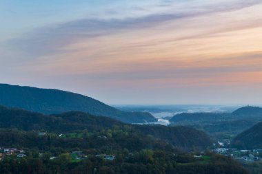 Dağların güzel manzarası