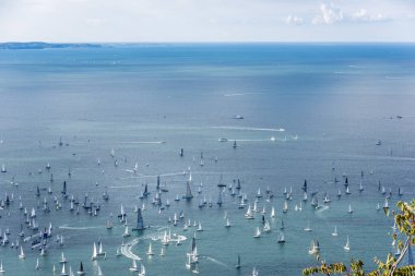 Trieste körfezi ve Barcolana ırkı. İtalya