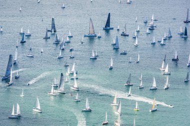 Trieste körfezi ve Barcolana ırkı. İtalya