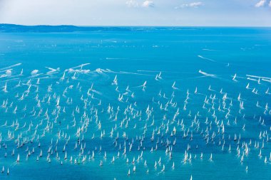 Trieste körfezi ve Barcolana ırkı. İtalya