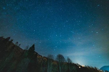 Yıldızlı ve samanyolu güzel gece gökyüzü