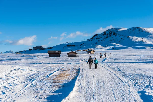 Dolomitler 'deki Seiser Alm ya da Alpe di Siusi' nin Panorama görüntüsü, İtalya.