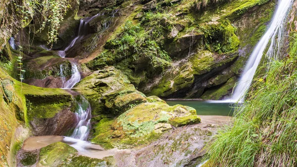 Водопад Лесу Кальеронские Пещеры Водопады Изумрудная Магия — стоковое фото