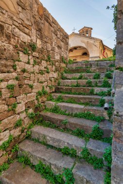 Zucco ve Cuccagna kaleleri yüksek arkeolojik değeri olan bir bölgede yer almaktadır.