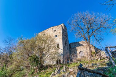 Zucco ve Cuccagna kaleleri yüksek arkeolojik değeri olan bir bölgede yer almaktadır.