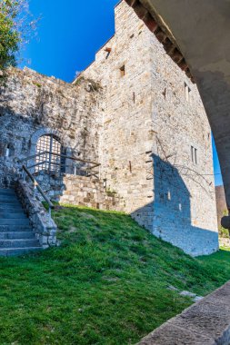 Zucco ve Cuccagna kaleleri yüksek arkeolojik değeri olan bir bölgede yer almaktadır.