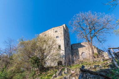 Zucco ve Cuccagna kaleleri yüksek arkeolojik değeri olan bir bölgede yer almaktadır.
