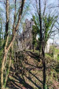 Zucco ve Cuccagna kaleleri yüksek arkeolojik değeri olan bir bölgede yer almaktadır.