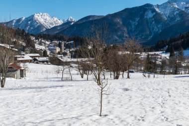 Forni di Sopra kışı. Antik dağ köyü. Friulian Dolomitlerinin İncisi