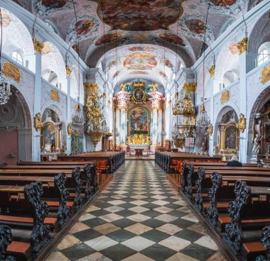 Klagenfurt 'taki kilisenin içinde.