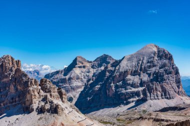 Tofane Tofana di Rozes 'in güzel manzarası Dolomitler, İtalya, Avrupa.