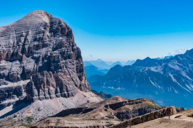 Tofane Tofana di Rozes 'in güzel manzarası Dolomitler, İtalya, Avrupa.