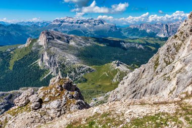 Tofane Tofana di Rozes 'in güzel manzarası Dolomitler, İtalya, Avrupa.