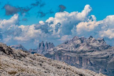 Tofane Tofana di Rozes 'in güzel manzarası Dolomitler, İtalya, Avrupa.