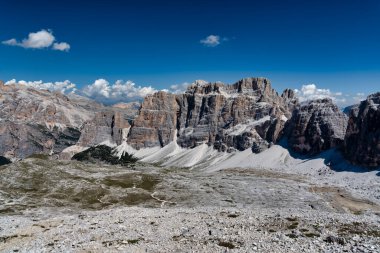 Tofane Tofana di Rozes 'in güzel manzarası Dolomitler, İtalya, Avrupa.