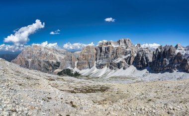 Tofane Tofana di Rozes 'in güzel manzarası Dolomitler, İtalya, Avrupa.