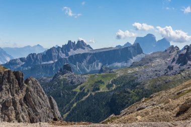 Tofane Tofana di Rozes 'in güzel manzarası Dolomitler, İtalya, Avrupa.