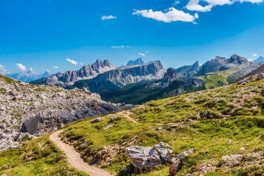 Tofane Tofana di Rozes 'in güzel manzarası Dolomitler, İtalya, Avrupa.