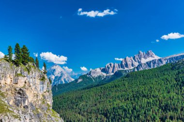Tofane Tofana di Rozes 'in güzel manzarası Dolomitler, İtalya, Avrupa.
