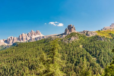 Tofane Tofana di Rozes 'in güzel manzarası Dolomitler, İtalya, Avrupa.