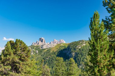 Tofane Tofana di Rozes 'in güzel manzarası Dolomitler, İtalya, Avrupa.