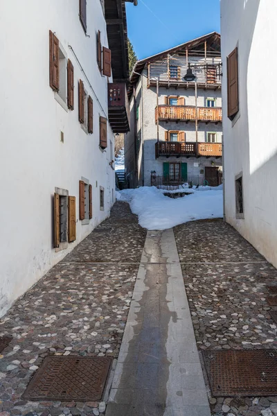 Forni Sopra Invierno Antiguo Pueblo Montaña Perla Los Dolomitas Friulianos —  Fotos de Stock