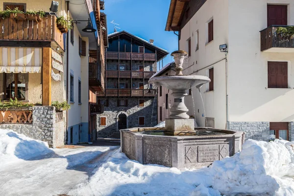 Forni Sopra Tél Ősi Hegyi Falu Friulian Dolomitok Gyöngyszeme — Stock Fotó