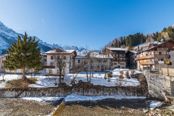 Forni Sopra Zima Starověká Horská Vesnice Perla Friuliánských Dolomitů — Stock fotografie