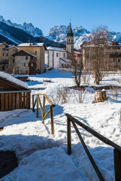 Forni Sopra Zima Starověká Horská Vesnice Perla Friuliánských Dolomitů — Stock fotografie