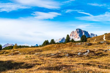 Dolomite dağlarının güzel manzarası 