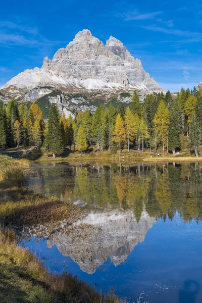 Picturesque View Autumn Mountains Landscape Dolomite Apls Federa Lake Italy — Stock Photo, Image