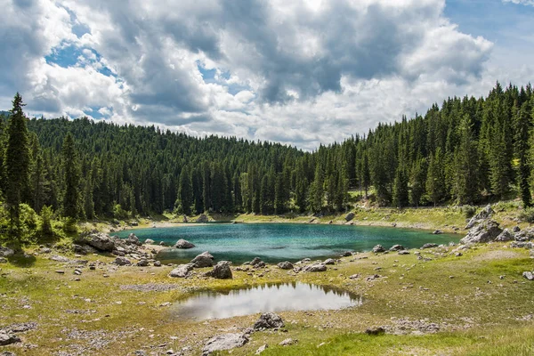 Eksplozja Kolorów Jezioro Kariery Dolomity Włochy — Zdjęcie stockowe