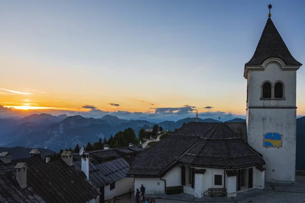 Pôr Sol Nos Picos Monte Lussari Últimas Luzes Direcção Anoitecer — Fotografia de Stock