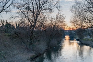 PORDENON, İTALYA - 21 HAZİRAN, 2019: İtalya 'daki eski şehir mimarisinin manzarası