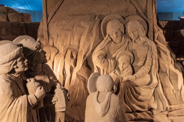 Lignano Sabbiadoro, İtalya 'da Kum Doğumu Heykelleri